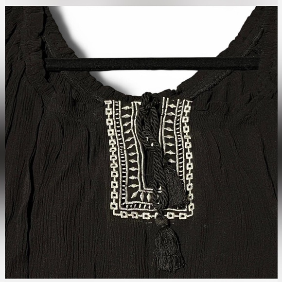 Forever 21 Embroidered Black Jumper! - Picture 3 of 6